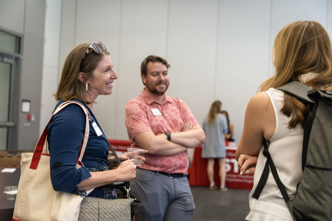 Faculty Mentors mingling.
