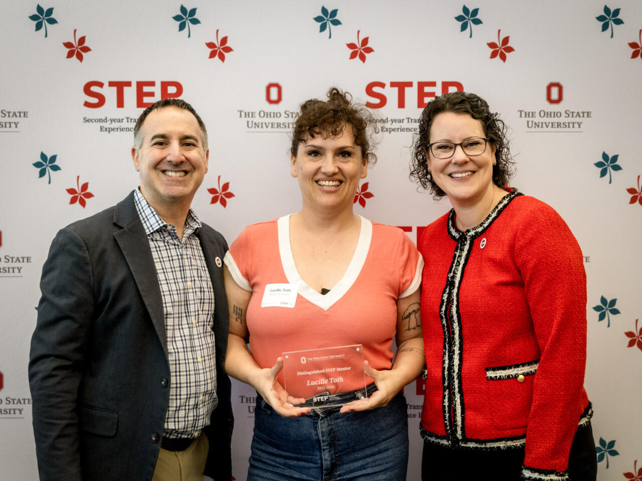 Lucille Toth received a Distinguished Faculty Mentor Award from Rich Bruno and Julie Schultz.