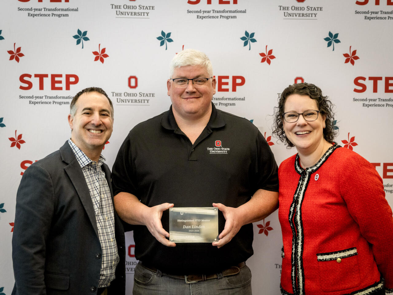 Dan Linden received a Distinguished Faculty Mentor Award from Rich Bruno and Julie Schultz.